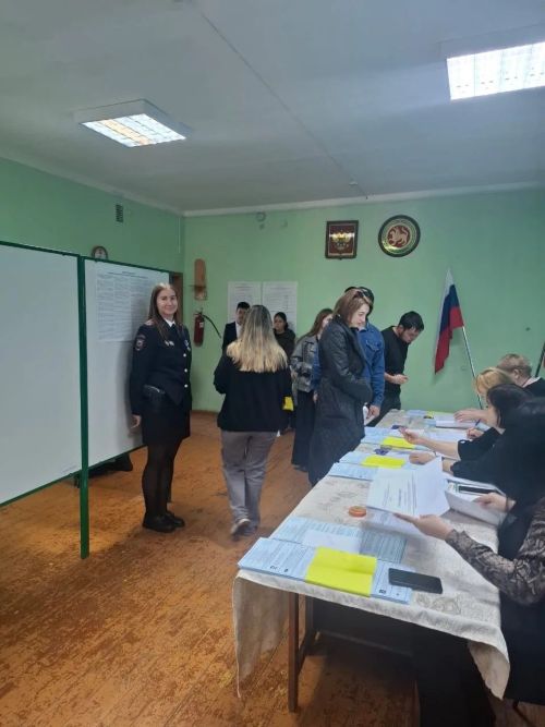 Бикләндә Мөдәфис хәзрәт белән Әнисә абыстай беренчеләрдән булып сайлауларда катнашты