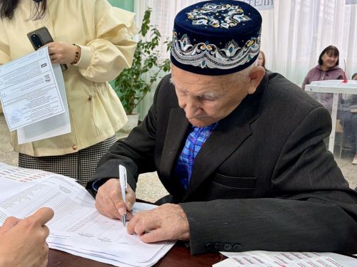 «Мин ураган сыман»: 100-летний ветеран открыл избирательный процесс в Тукаевском районе