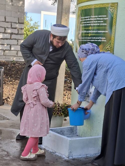 Мәчет бакчасында игелек чыганагы: «Газизулла» мәчетендә “Миндар чишмәсе” ачылды