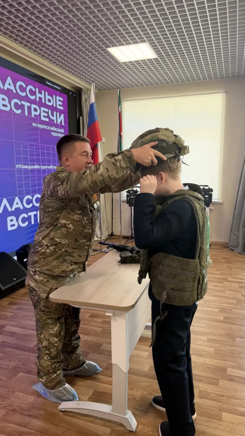 В Князевской школе прошла «Классная встреча» с ветераном СВО