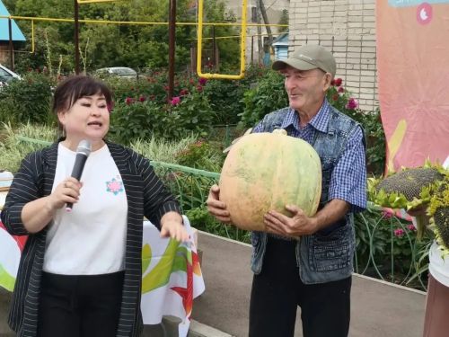 Теләнче-Тамакта узган бакчачылар бәйрәмендә гигант кабаклар шаккатырды