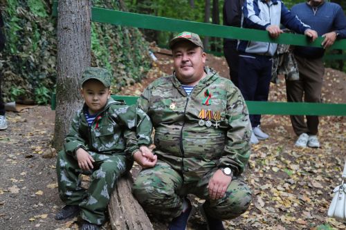 Урман эчендәге фронт сызыгы: район волонтерлары Мөслимдә чишмә ачу тантасында булып кайтты