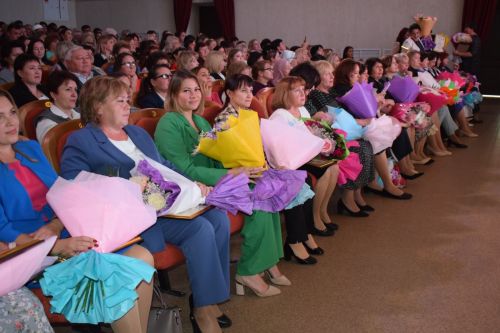 В доме культуры посёлка Новый прошёл праздник, приуроченный ко Дню учителя