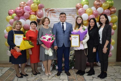 В доме культуры посёлка Новый прошёл праздник, приуроченный ко Дню учителя