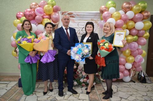 В доме культуры посёлка Новый прошёл праздник, приуроченный ко Дню учителя