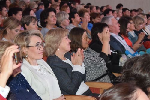 В доме культуры посёлка Новый прошёл праздник, приуроченный ко Дню учителя