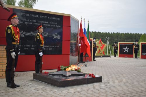 В Тукаевском районе зажгли Вечный огонь