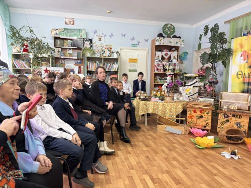 Калмия авылы китапханәсендә Бал бәйрәме