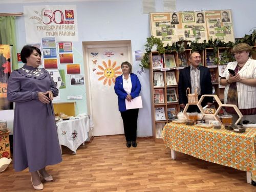 Калмия авылы китапханәсендә Бал бәйрәме