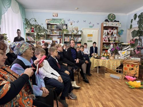 Калмия авылы китапханәсендә Бал бәйрәме