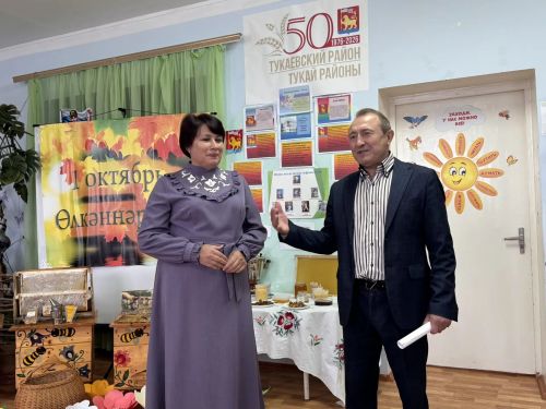 Калмия авылы китапханәсендә Бал бәйрәме