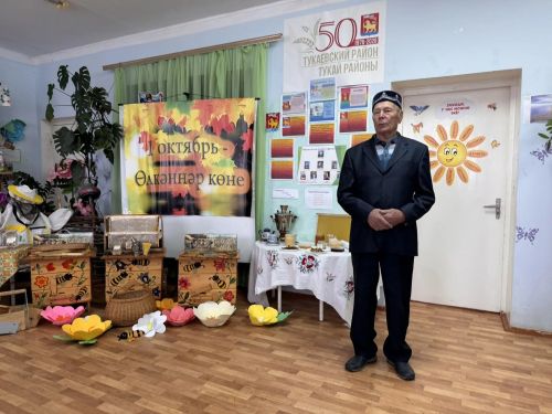 Калмия авылы китапханәсендә Бал бәйрәме