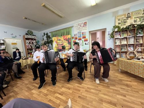 Калмия авылы китапханәсендә Бал бәйрәме