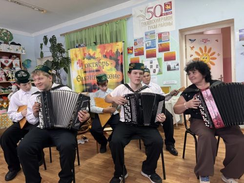 Калмия авылы китапханәсендә Бал бәйрәме