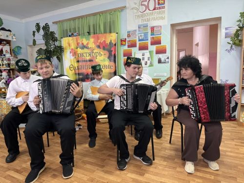 Калмия авылы китапханәсендә Бал бәйрәме