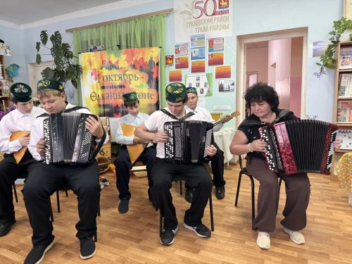 Калмия авылы китапханәсендә Бал бәйрәме