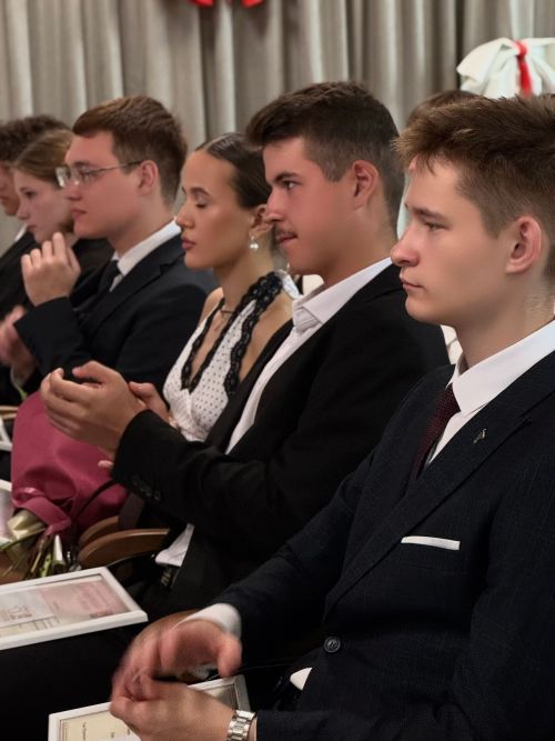 Чествовали выпускников-высокобалльников
