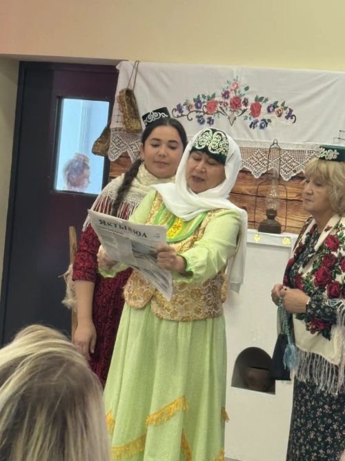 Марат Ахметов в рамках рабочей поездки оценил обновленную школу в поселке Новый и познакомился с историей учебного заведения