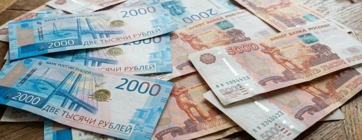 Майские праздники продлевают отпуск, но не оплачиваются дополнительно