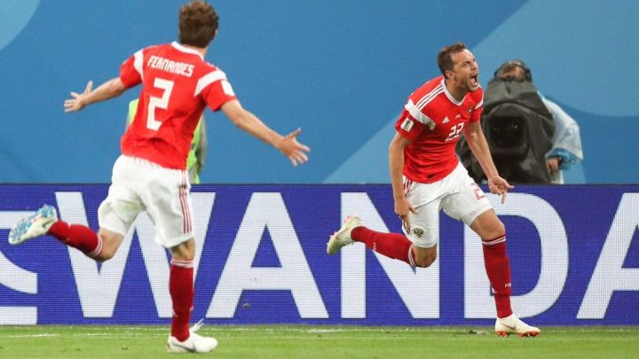 Сборная России впервые в истории вышла в плей-офф чемпионата мира по футболу