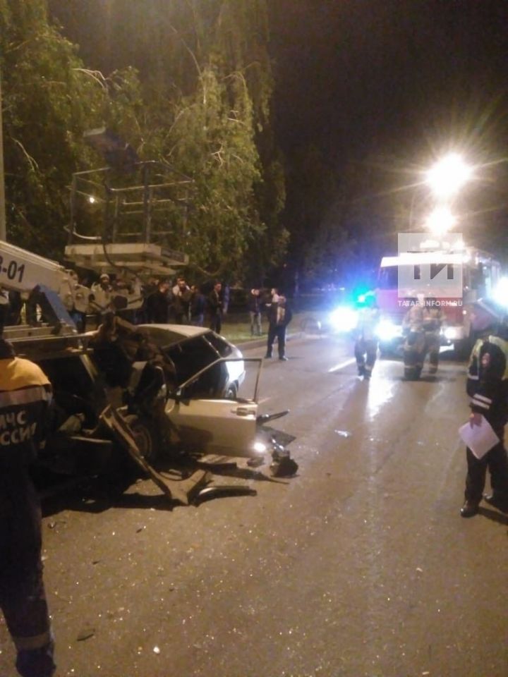 Фото смертельной аварии в Набережных Челнах, в которой пассажир лишился головы