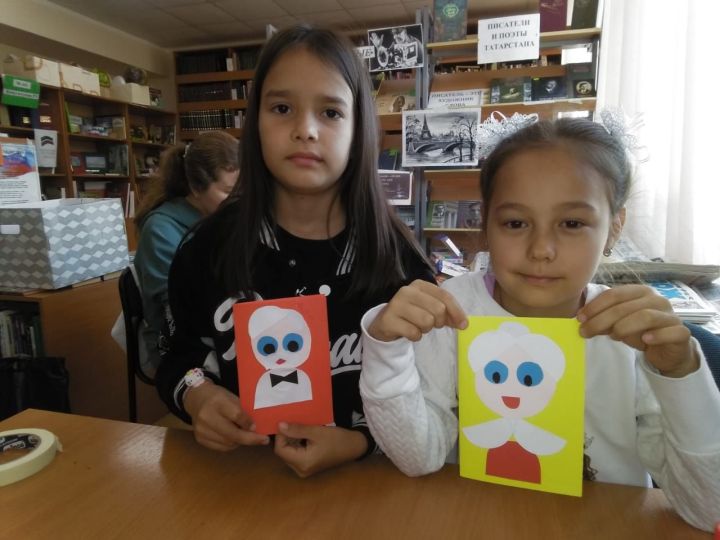 В Татарстанской сельской библиотеке прошел мастер-класс «Открытка бабушкам и дедушкам»
