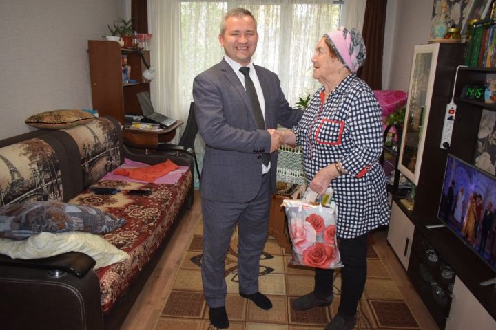 Сотрудники редакции газеты газеты «Якты юл» (»Светлый путь») посетили своих ветеранов
