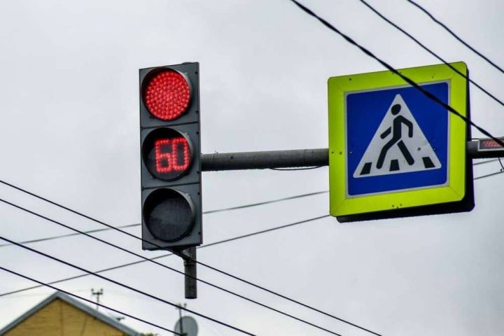 В Татарстане проводятся профилактические мероприятия, направленные на пресечение нарушений ПДД, связанных с проездом на запрещающий сигнал светофора
