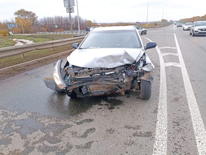 Опасное движение и помехи на дороге: авария с участием “Хундай Солярис”