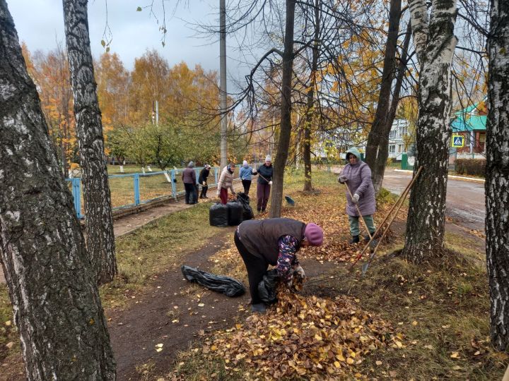 Коллектив детского сада «Березка» вышел на субботник