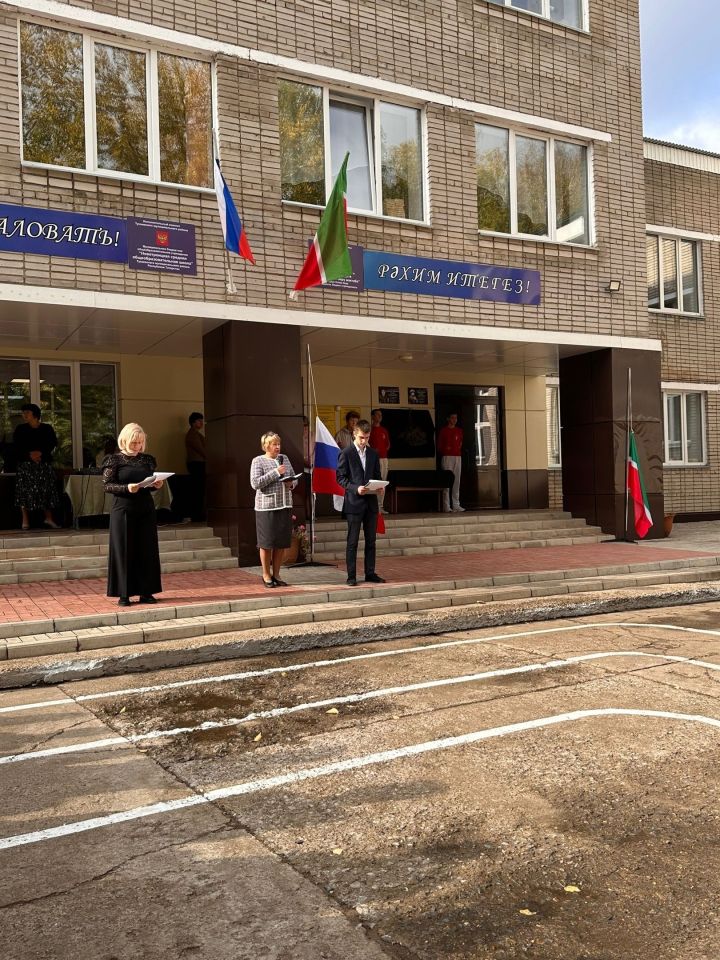 В Новотроицкой школе прошёл митинг, посвященный открытию памятной доски нашему выпускнику погибшему в ходе СВО