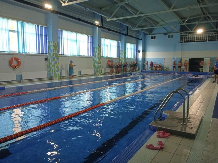В рамках декады пожилых 4 октября в крытом плавательном бассейне «Акчарлак» прошли соревнования по плаванию