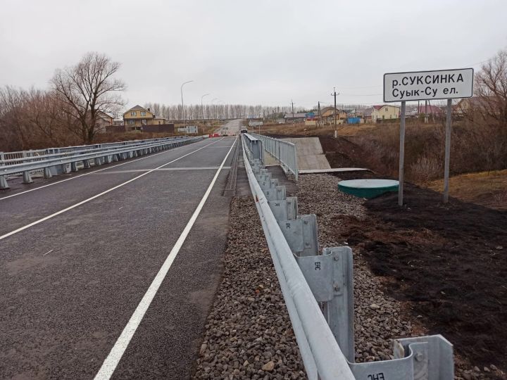 Завершается ремонт разрушенного моста на трассе между Челнами и Бурды