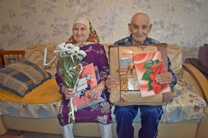 65 лет счастья: Юбилей золотой пары Ахтямьяна и Мунзии