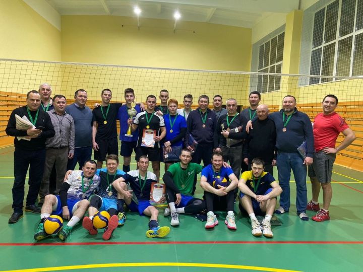 Прошел чемпионат по волейболу