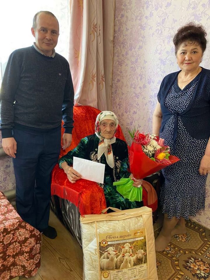 9 апреля исполнилось 95 лет Мунире Шарафетдиновне Файзуллиной, проживающей в деревне Новые Сарайлы