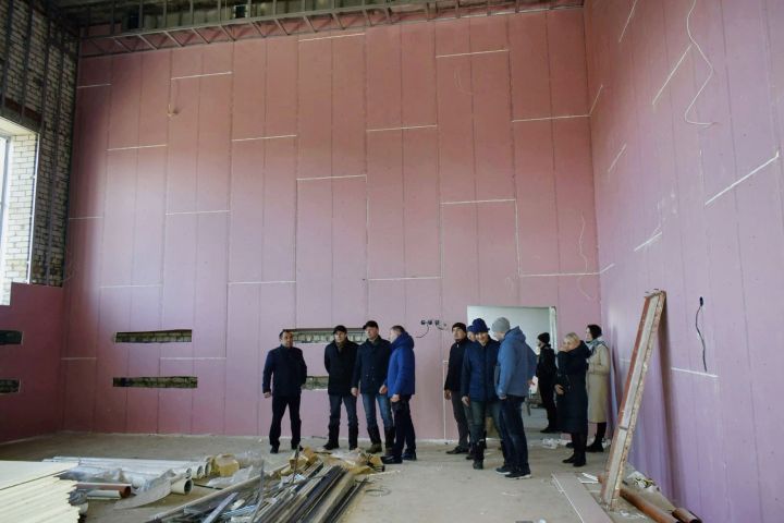 Глава района Фаил Камаев в составе комиссионной группы выехали на место строительства начальной школы