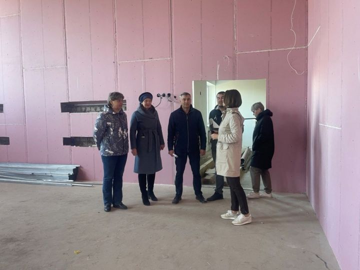 Альфия Когогина ознакомилась с ходом строительства школы в Тукаевском районе