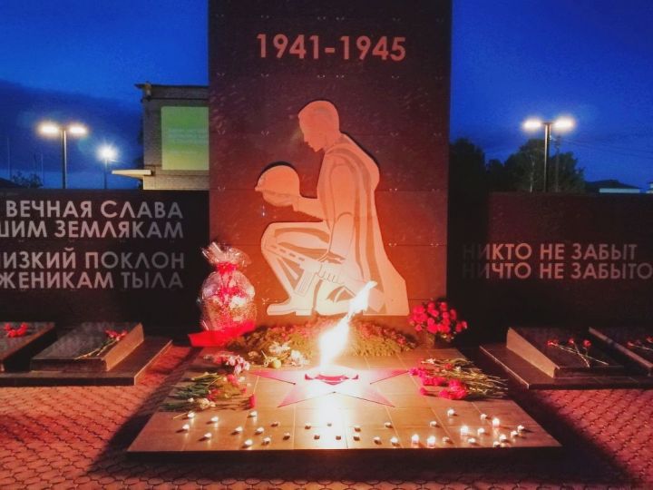 Жители Князевского сельского поселения зажгли свечи памяти у памятника «Никто не забыт, ничто не забыто»