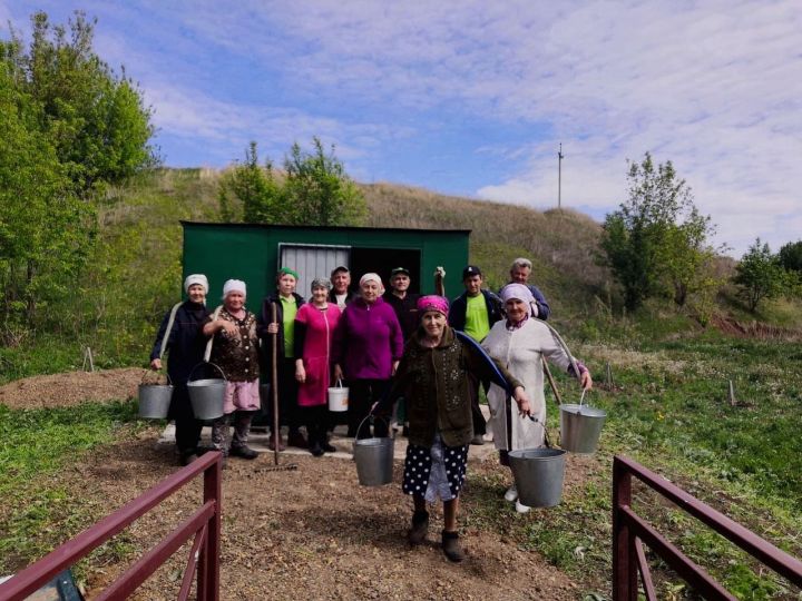В деревне Тавларово прошло мероприятие посвященное очистке и ремонту колодца