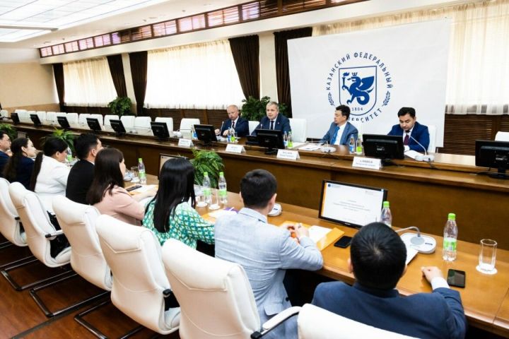 В КФУ стартовала программа стажировки для казахстанских госслужащих