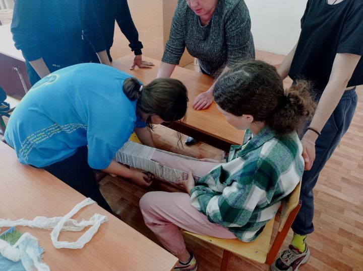 В МБОУ «Калмиинская ООШ» провели уроки по оказанию первой помощи
