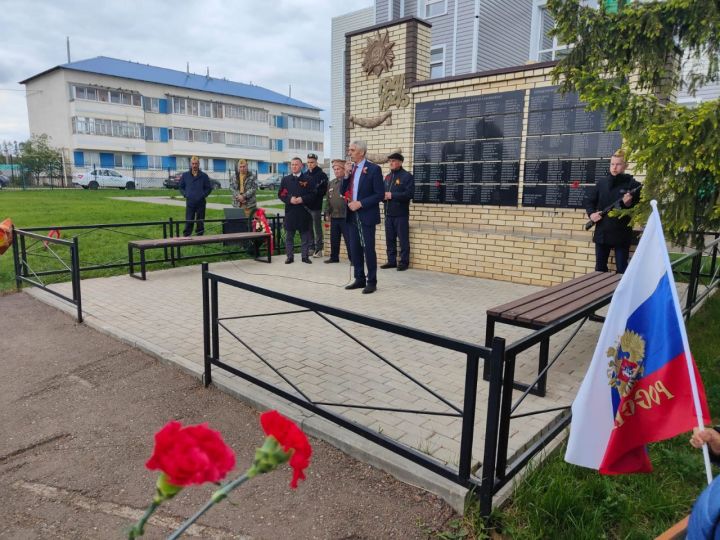 В селе Яна-Буляк прошёл митинг, посвящённый 78-годовщине Победы в ВОВ
