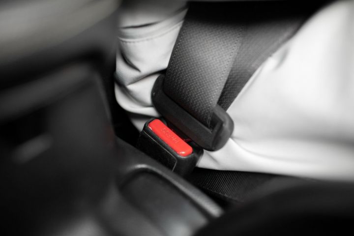 Ремни безопасности снижают риск смерти для пассажира на переднем сиденье на 40–50%, на заднем — на 75%