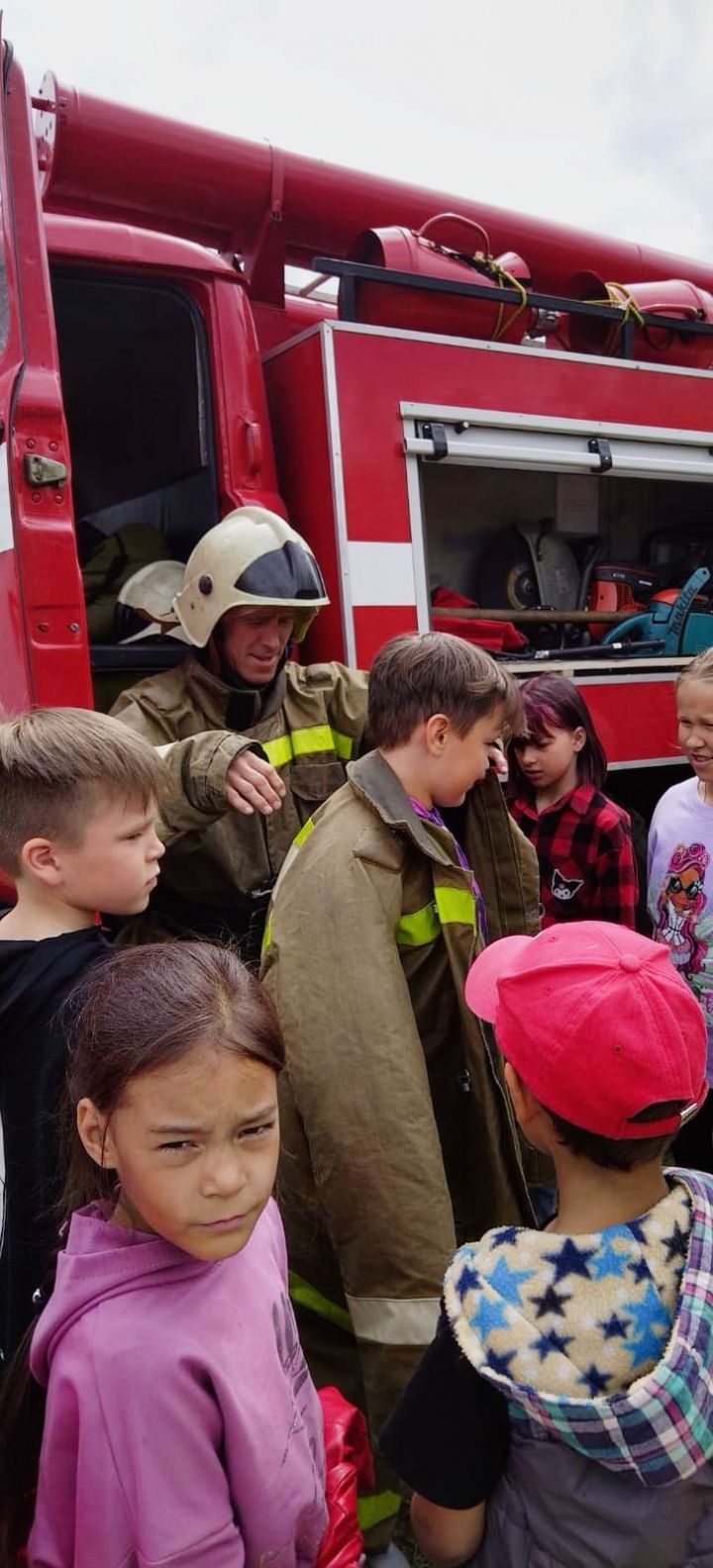 В пришкольном лагере «Ромашка» прошла встреча с пожарными