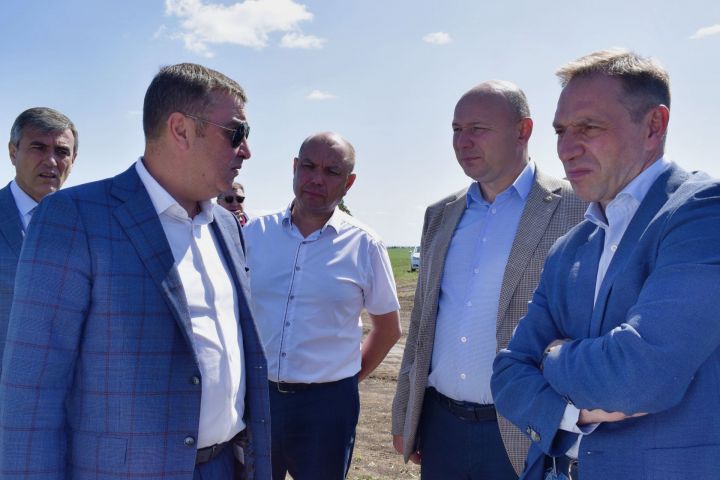Сегодня глава района Фаил Камаев встретился с генеральным директорам «Озон Холдинг» Сергеем Беляковым