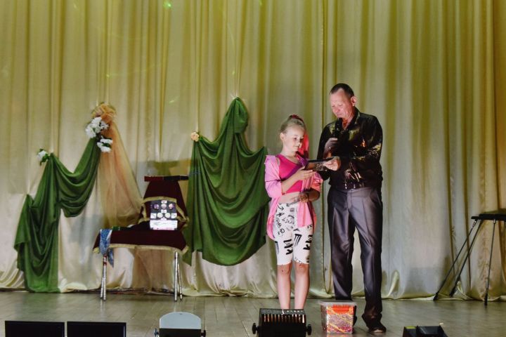 Татарстан бистәсенең Кенәз авылы мәдәният йортында Пенза шәһәре артистлары катнашында цирк программасы узды