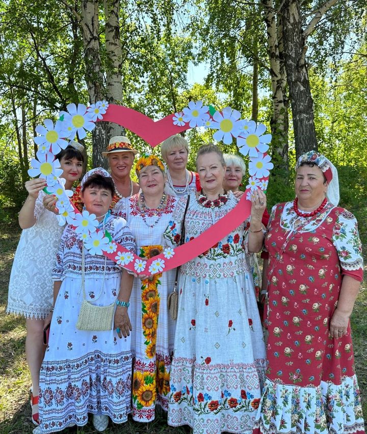 Круглопольский вокальный ансамбль «Родные напевы» принял участие на Сабантуе в селе Мелекес