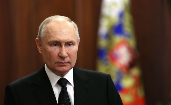 Путин поручил усилить борьбу с дискриминацией по национальности в Сети