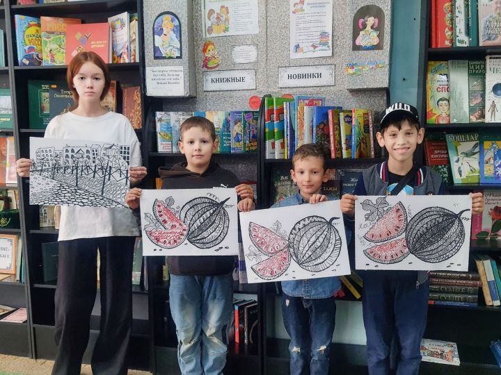 В Калмашской библиотеке прошёл мастер-класс по рисованию арбуза